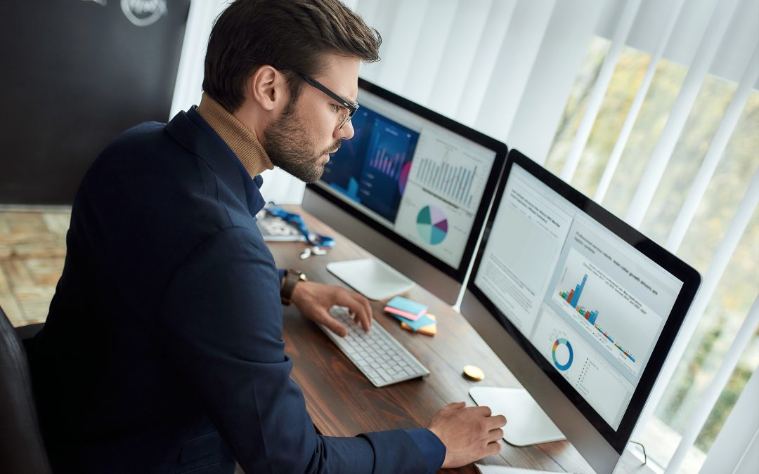 5 Ways That Using a Two-Monitor Setup Can Benefit Your Small Business